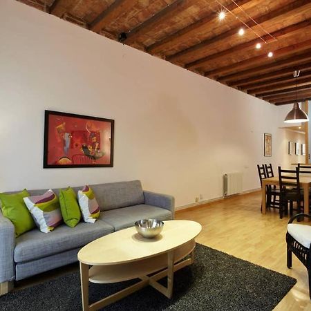 Beautiful Apartment In Eixample Barcellona Esterno foto
