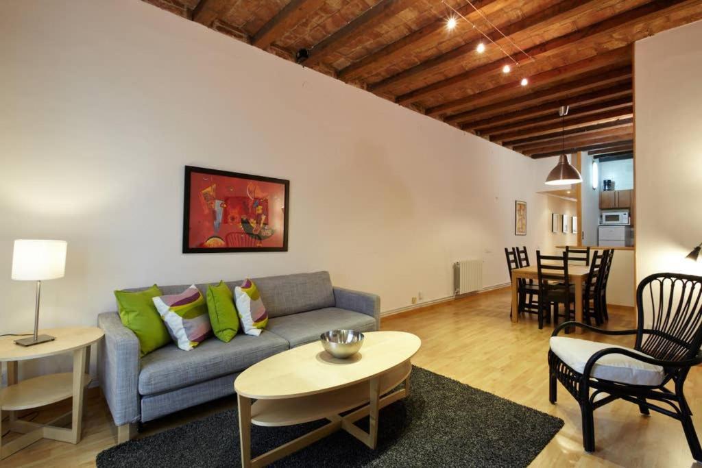 Beautiful Apartment In Eixample Barcellona Esterno foto